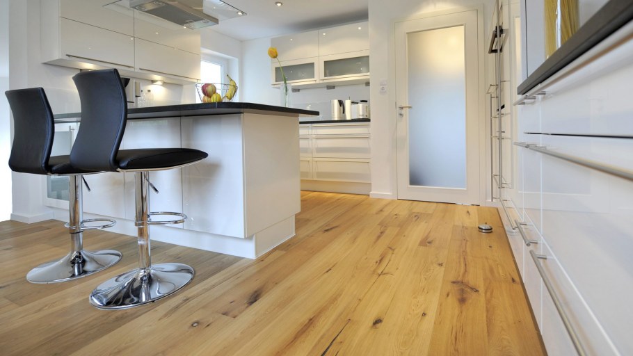 Ламинат в интерьере кухни