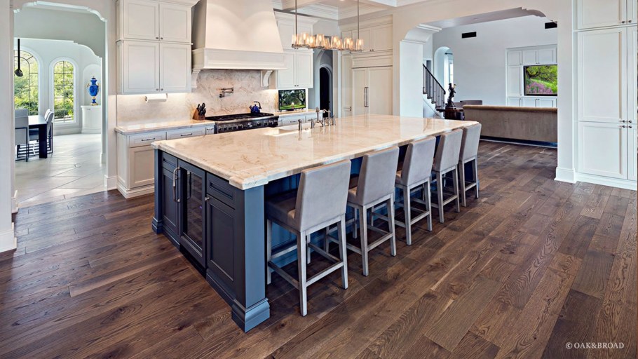 Деревянный пол на кухне