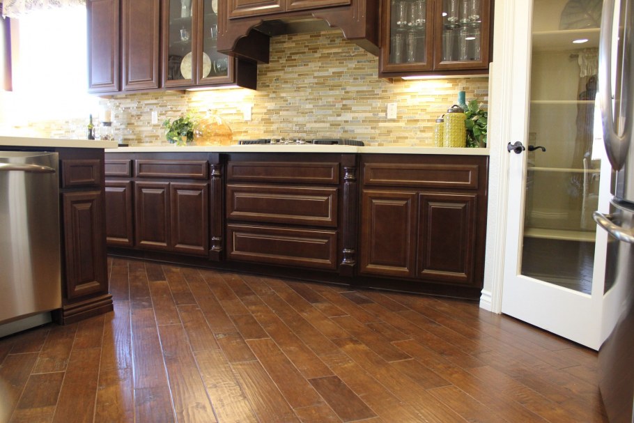 Паркет для пола на кухню
