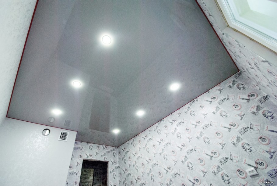 Потолок серебристый глянцевый