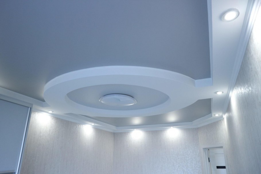 Светло серый потолок