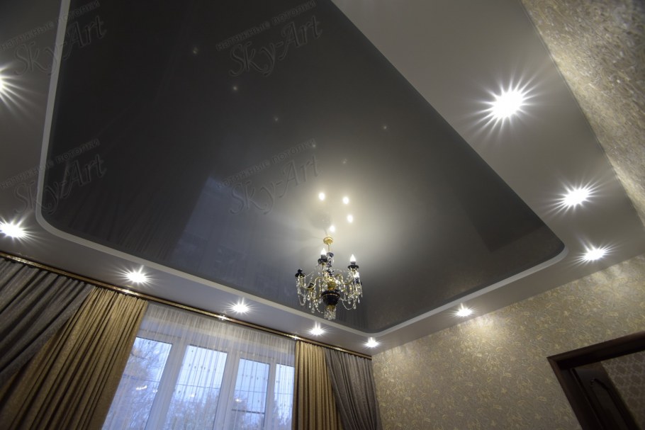 Натяжной потолок серый с белым