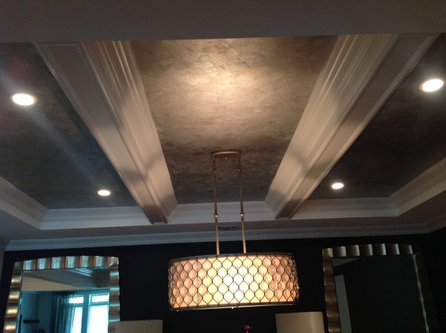 Серебристый потолок в интерьере