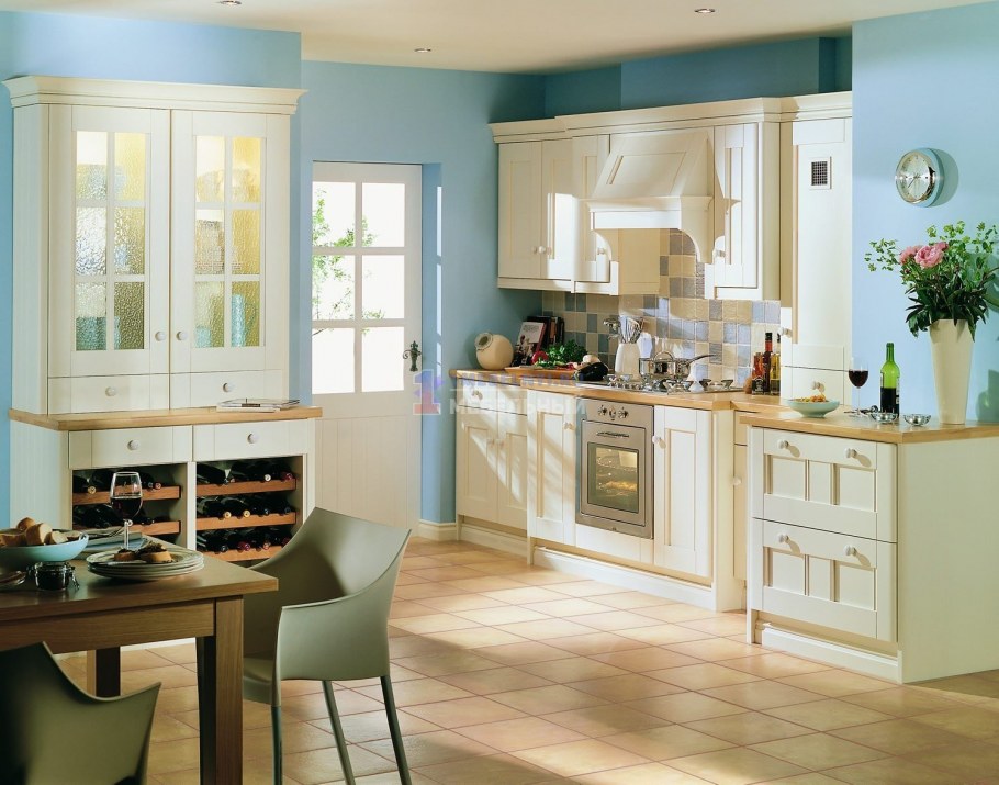 Бежевая кухня Кантри