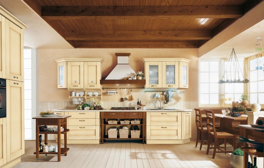Бежевая кухня Кантри