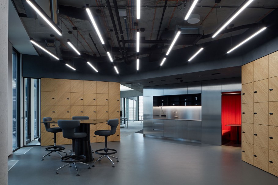 Красивый потолок для офисного здания