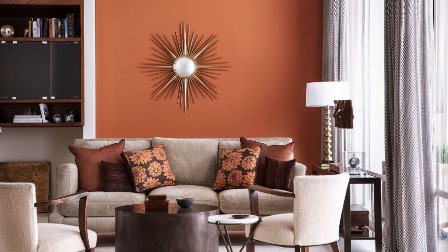 Терракотовые стены в гостиной