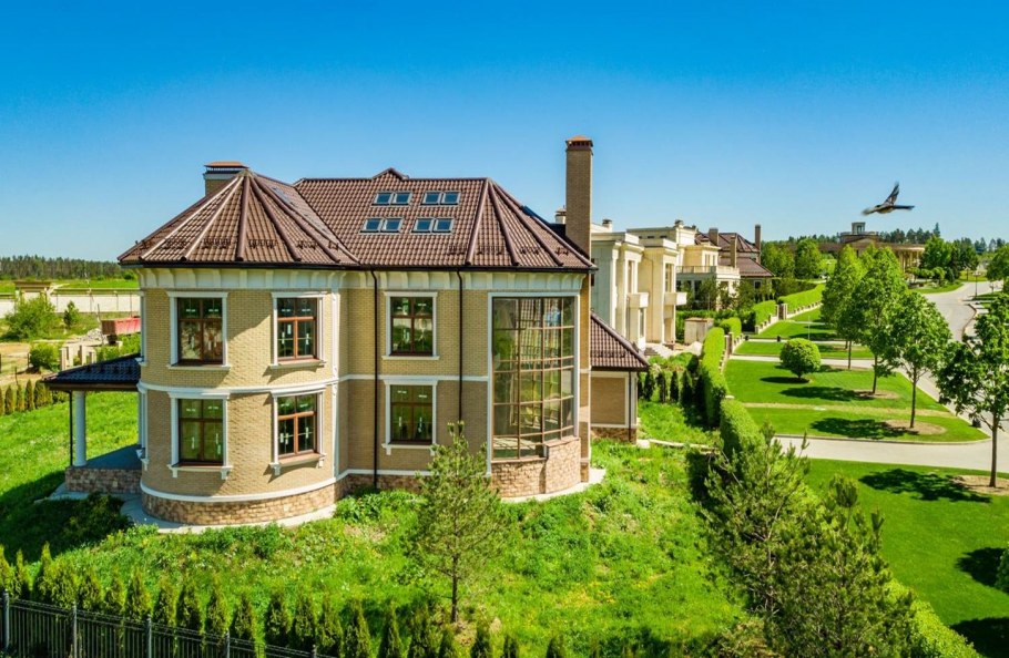 Особняк на Рублевке в стиле замка