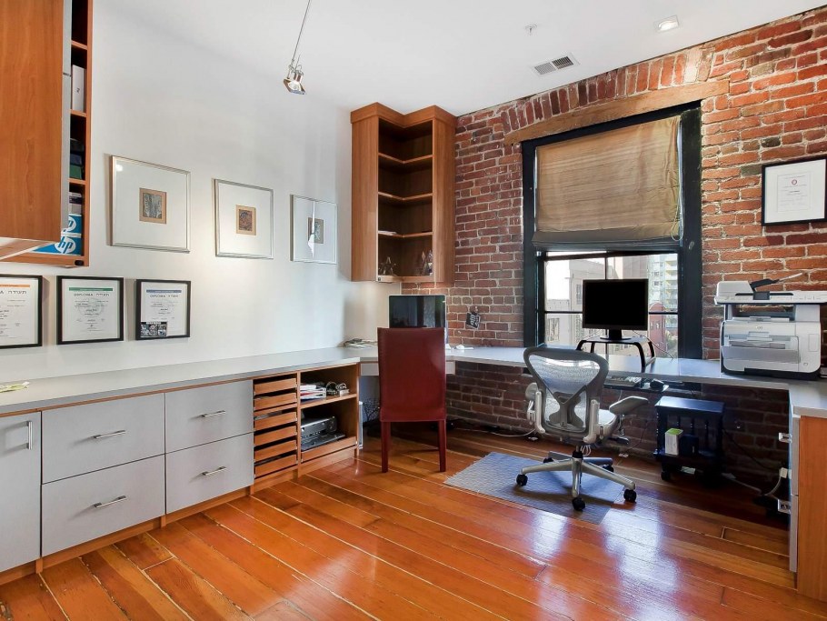 Домашний офис в стиле лофт