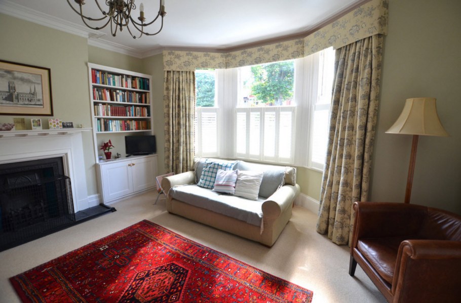 Натяжные потолки в интерьере