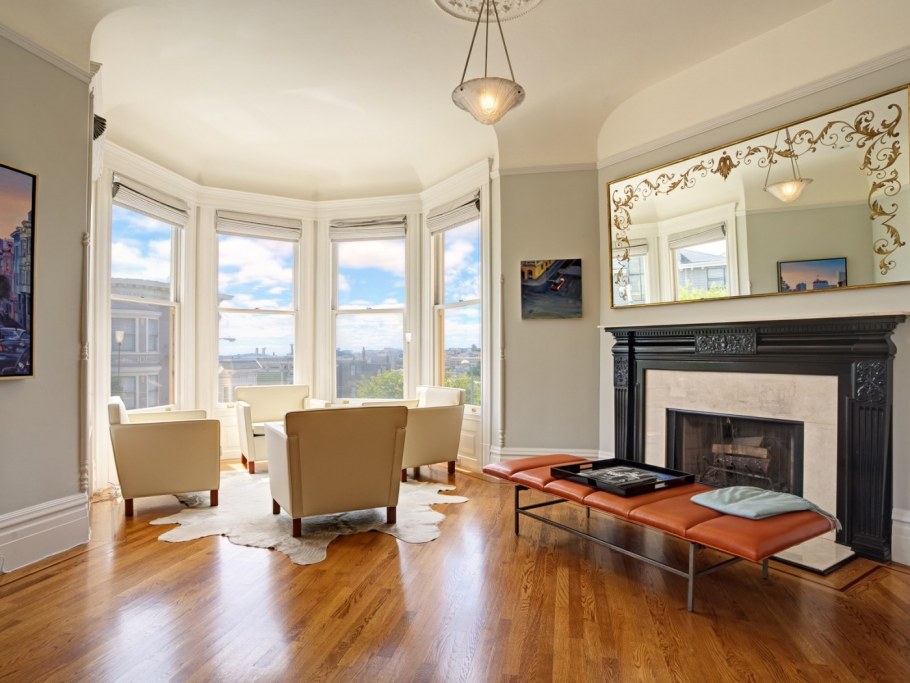 Carpet in livingroom в панельном доме