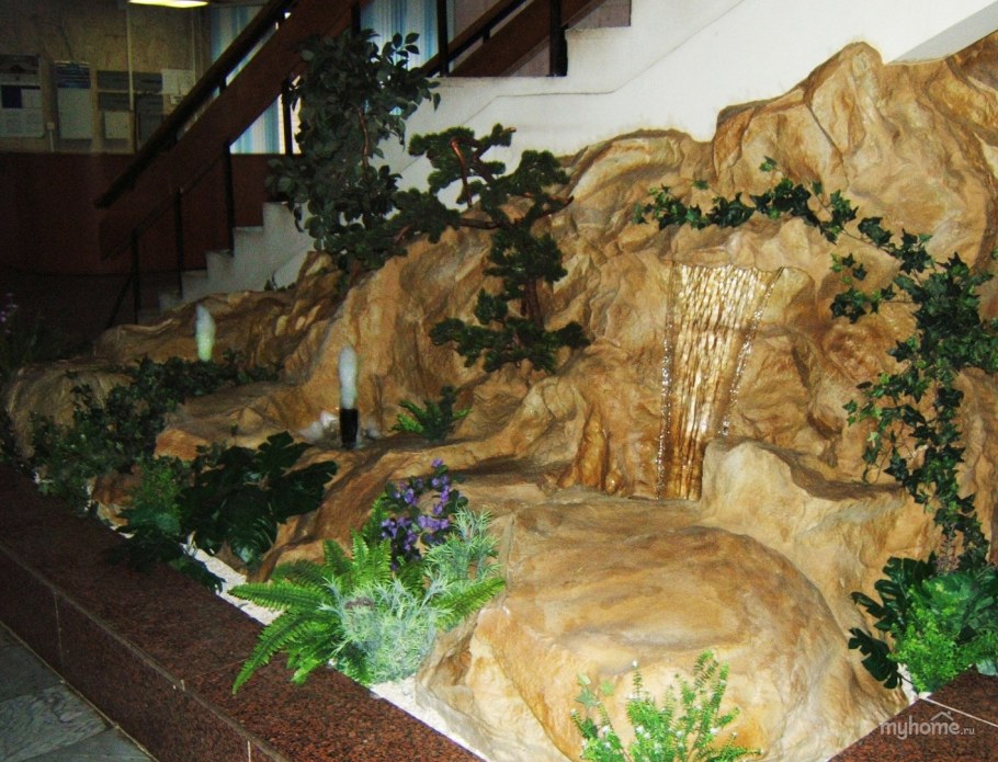 Украшение офиса водопад