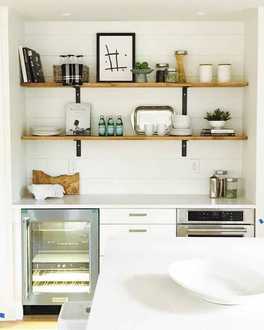 Маленькие кухни с открытыми полками
