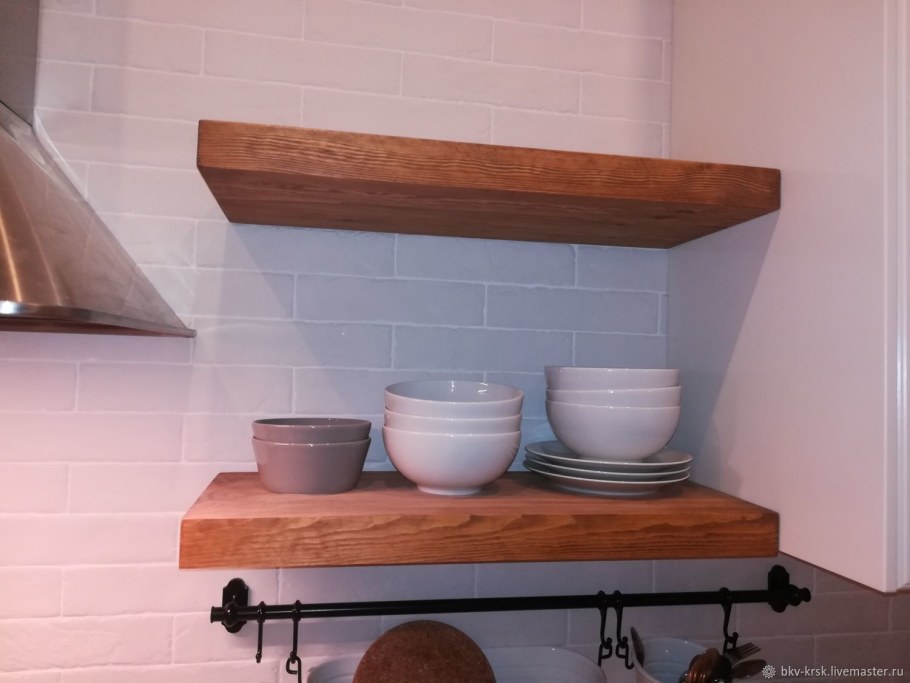 Открытые кухонные полки