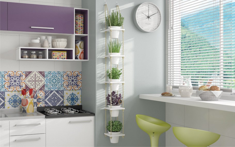 Открытые кухонные полки