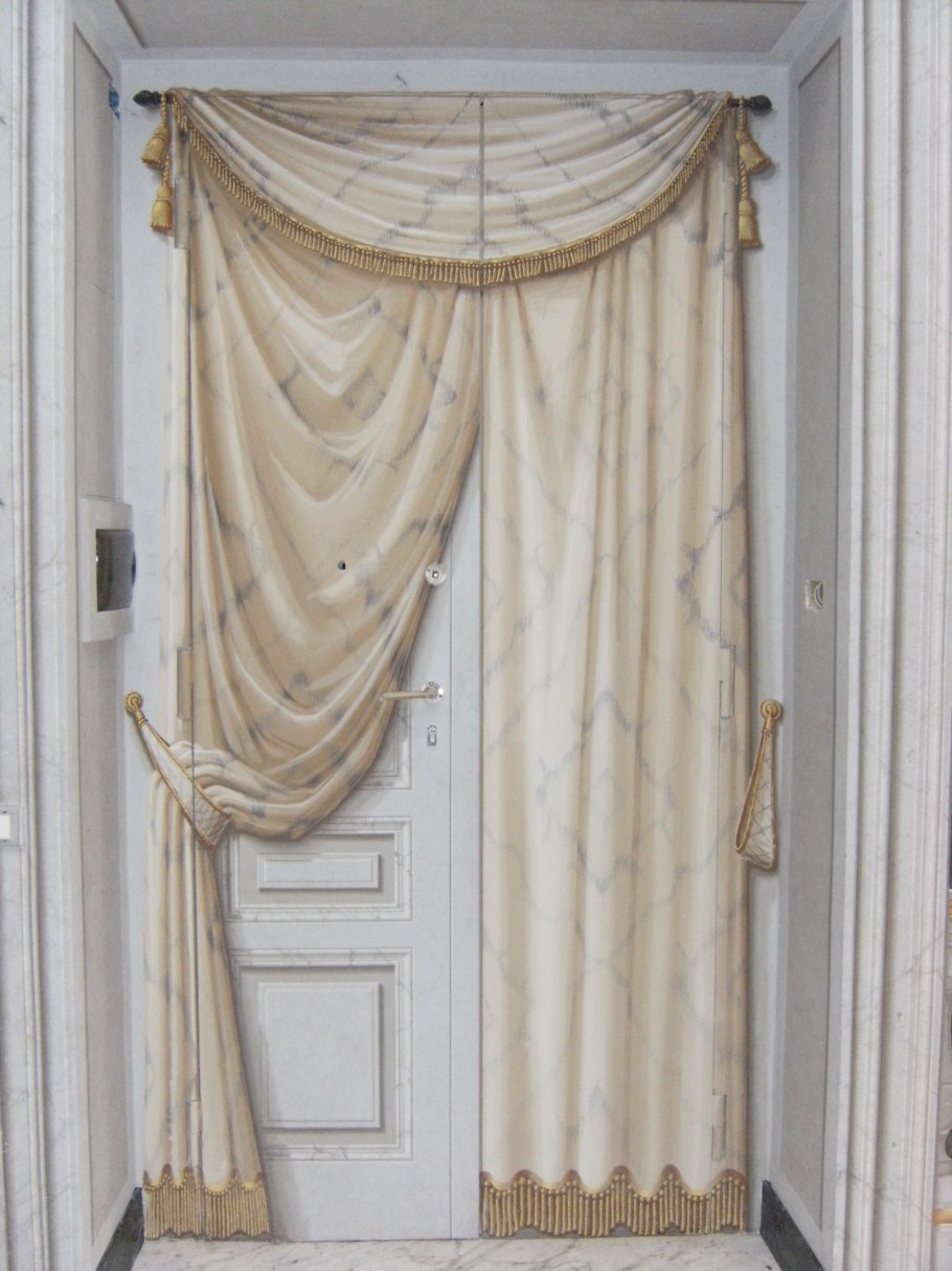 Драпировка штор на дверях