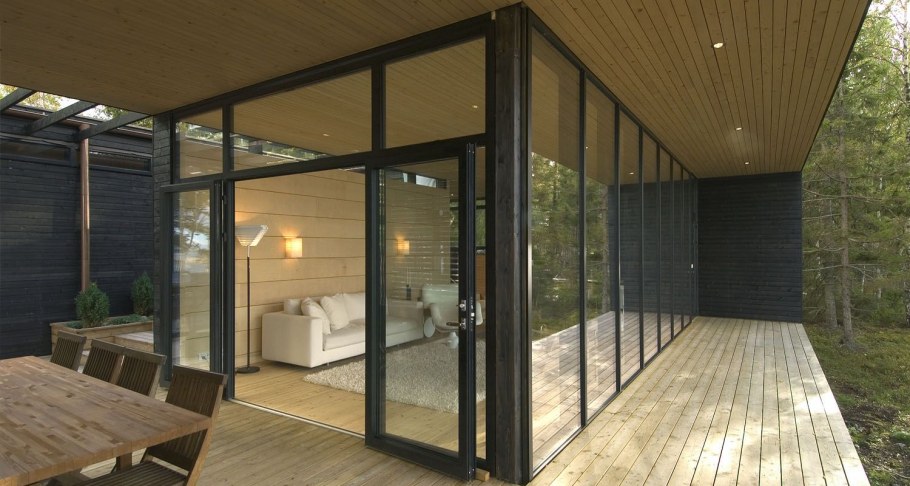 Гостевой домик с панорамным остеклением