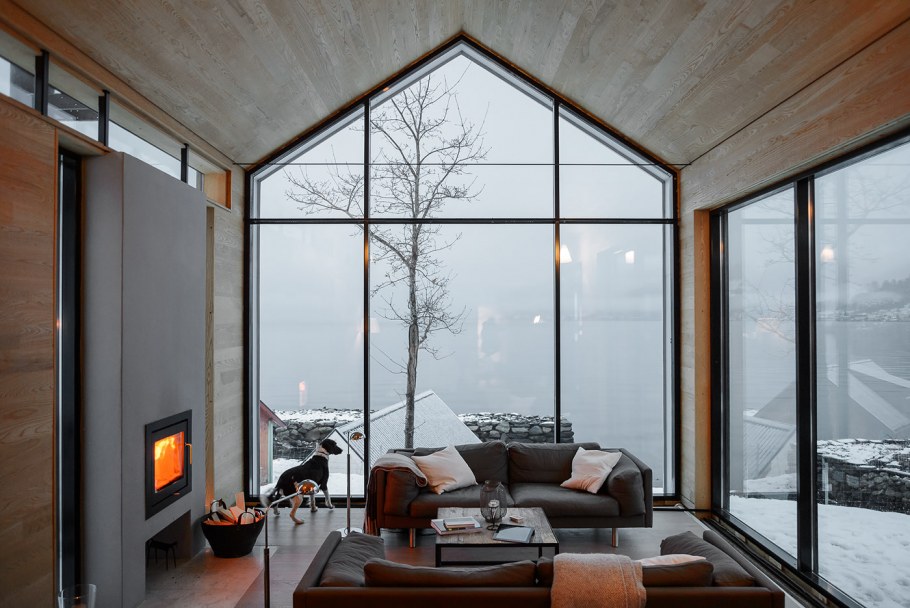 Домик с панорамными окнами