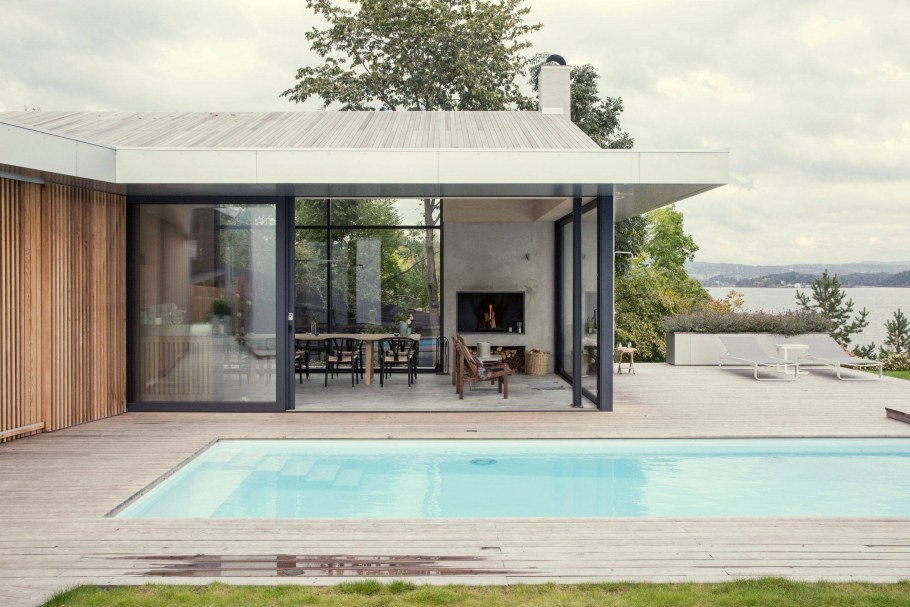 Дом спонорамными окнами