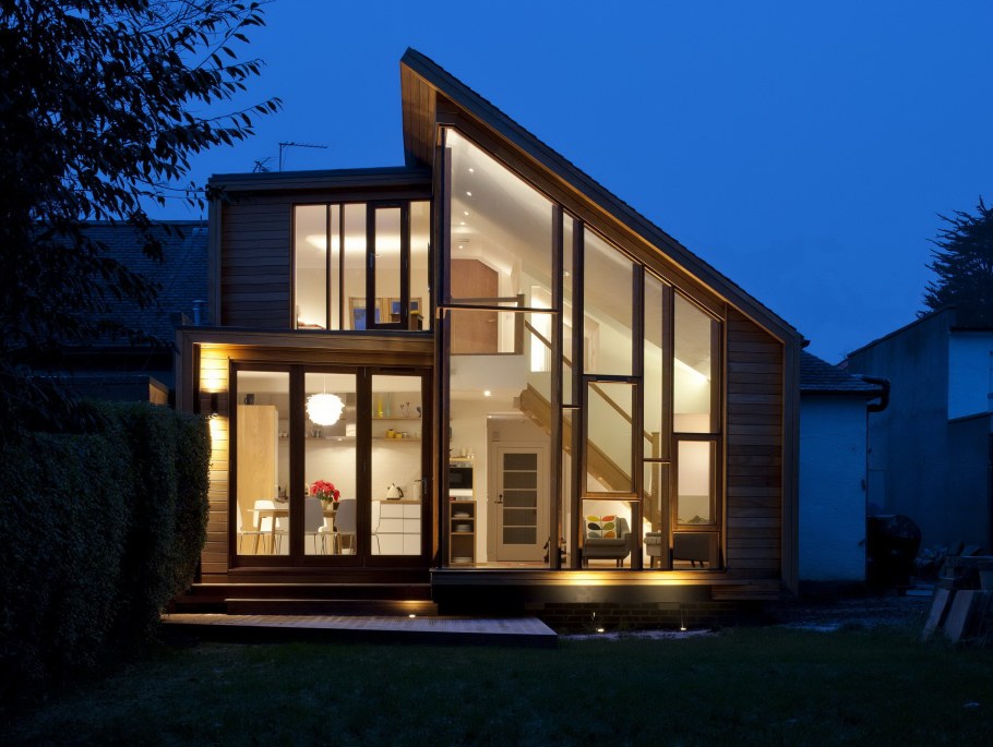 Минималистский дом на склоне Канада