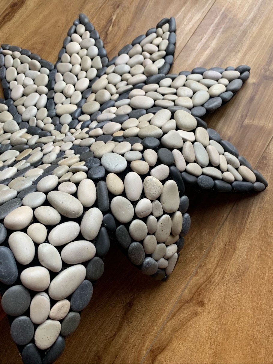 Коврик из гальки