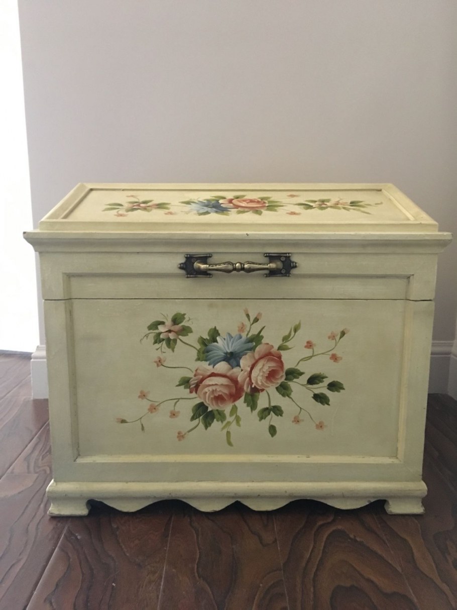 Советский сервант в современном интерьере