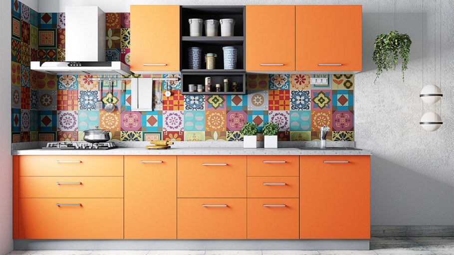 Интерьер кухни в бело оранжевых тонах