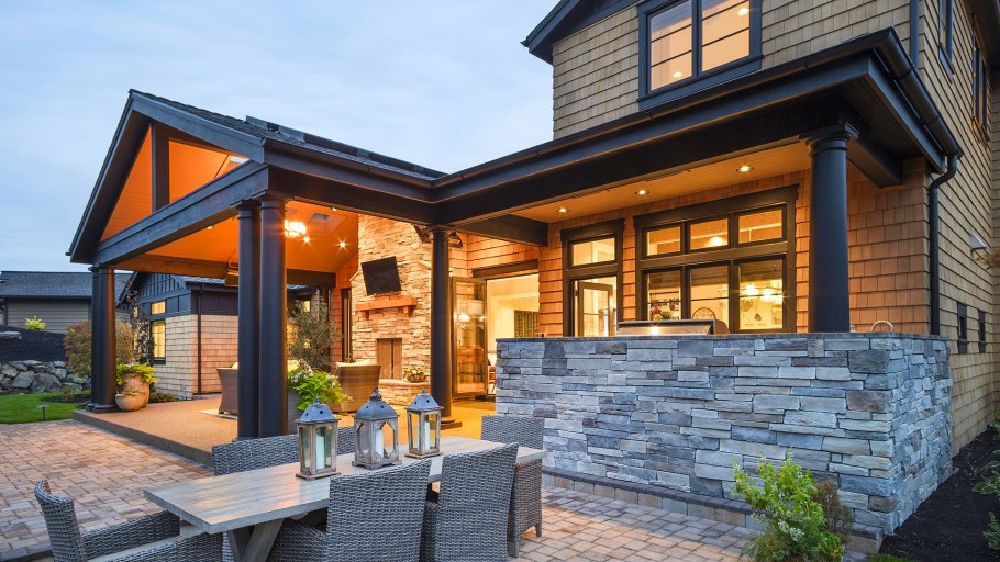 Фасад с террасой