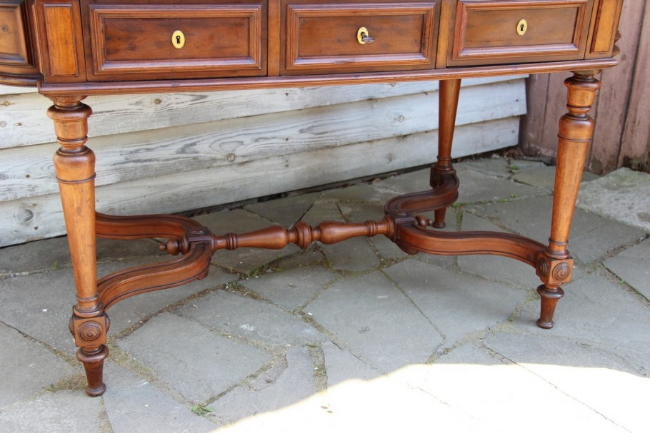 Искусственно состаренная мебель