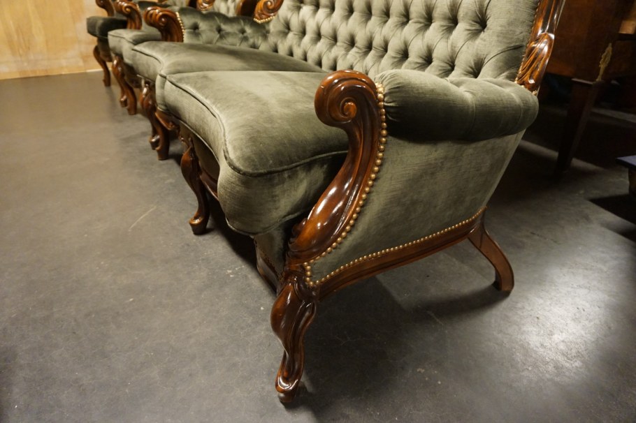 Кресло в стиле Людовика 16
