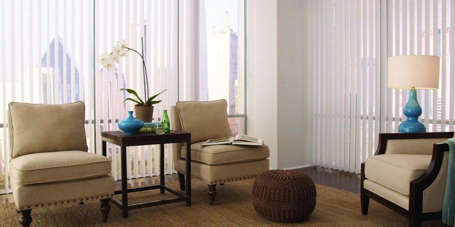 Вертикальные жалюзи классический интерьер