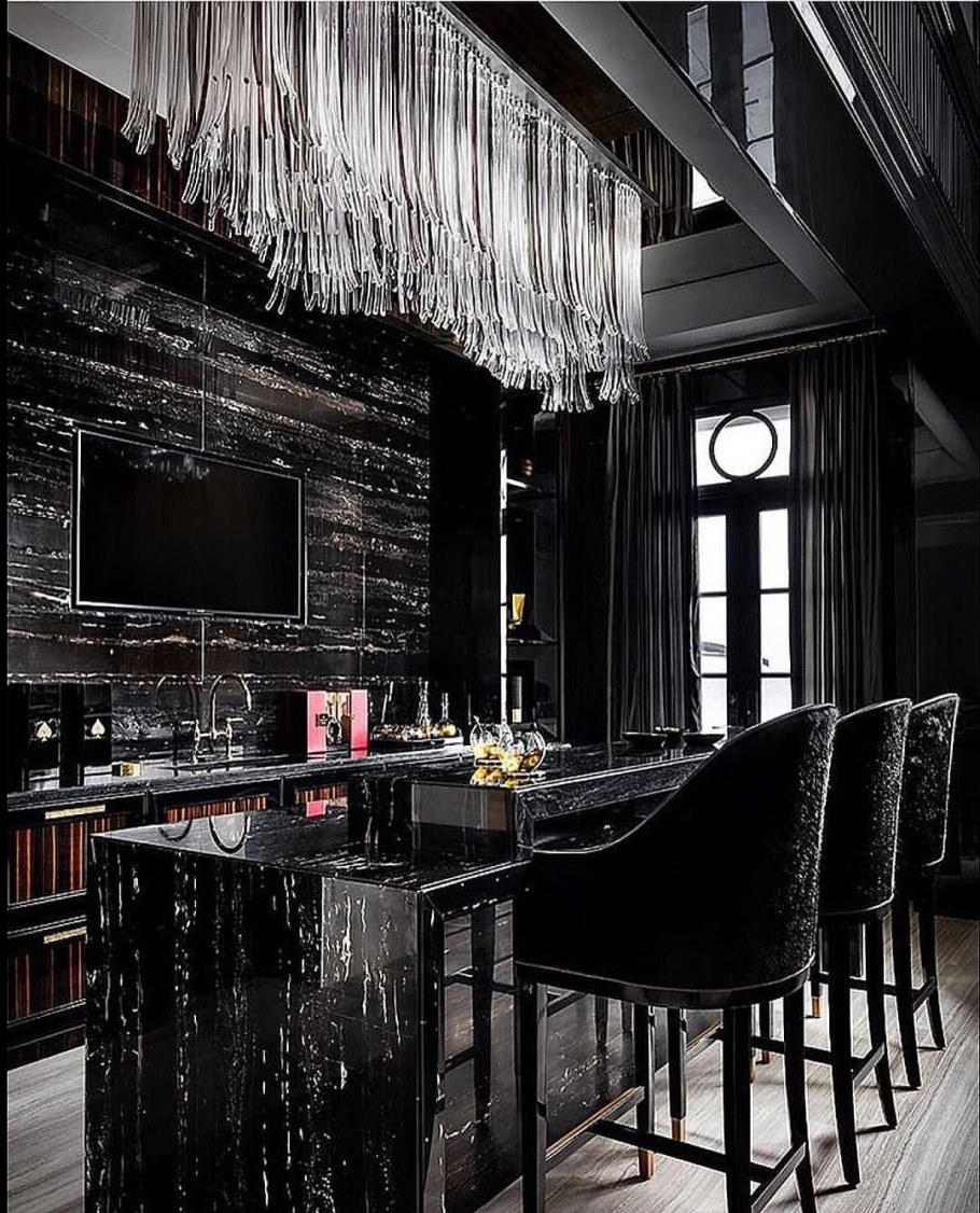 Интерьер черный с золотом