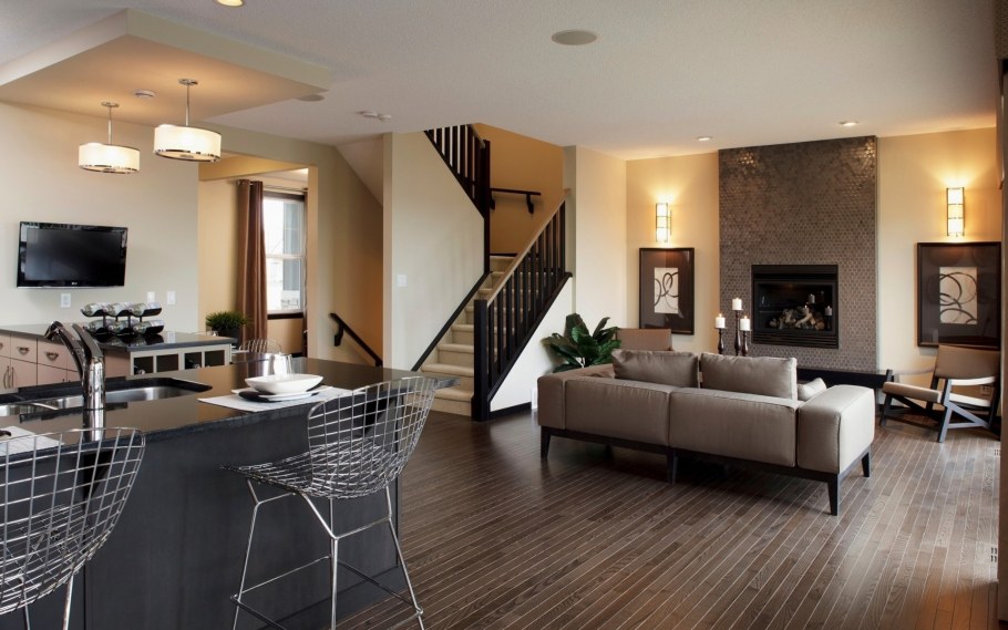 Кухня гостиная с лестницей