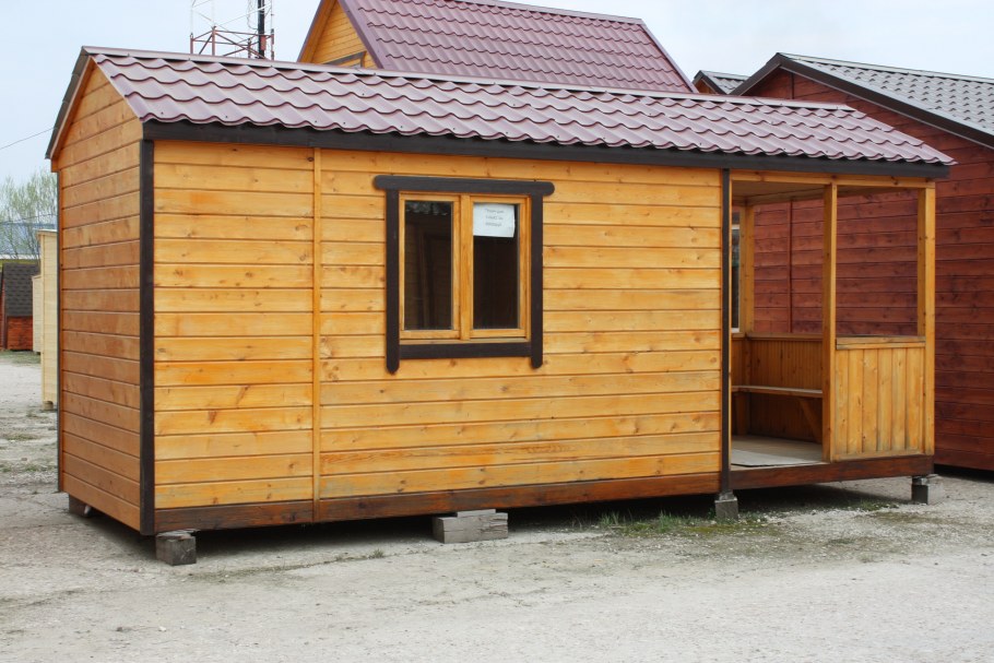Летний щитовой домик