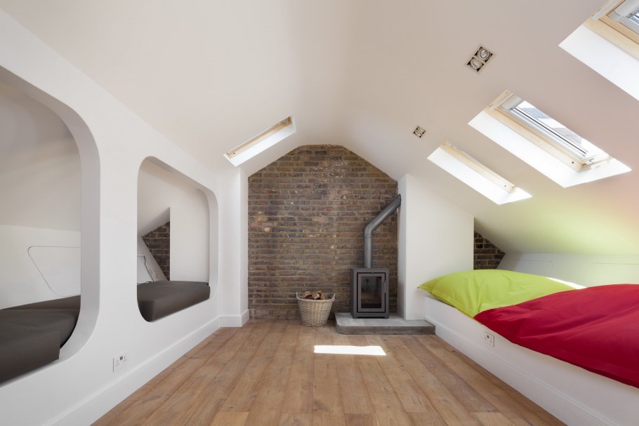 Необычный интерьер мансарды