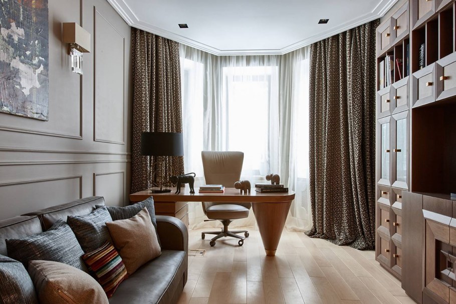 Диван в угловой эркер