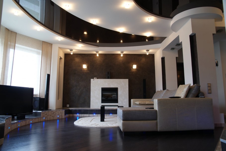 Потолок в квадратной комнате