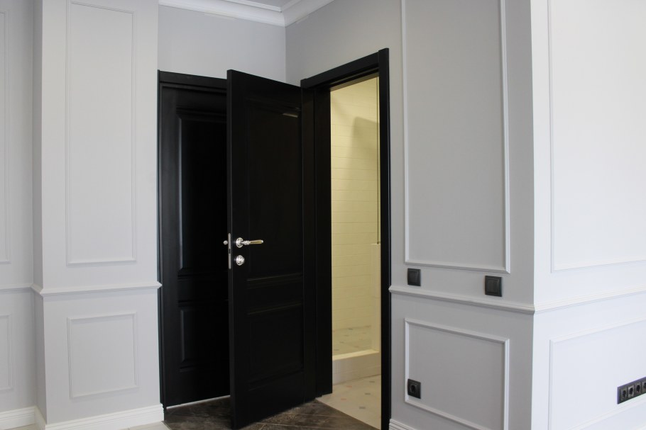 Белые двери и плинтуса