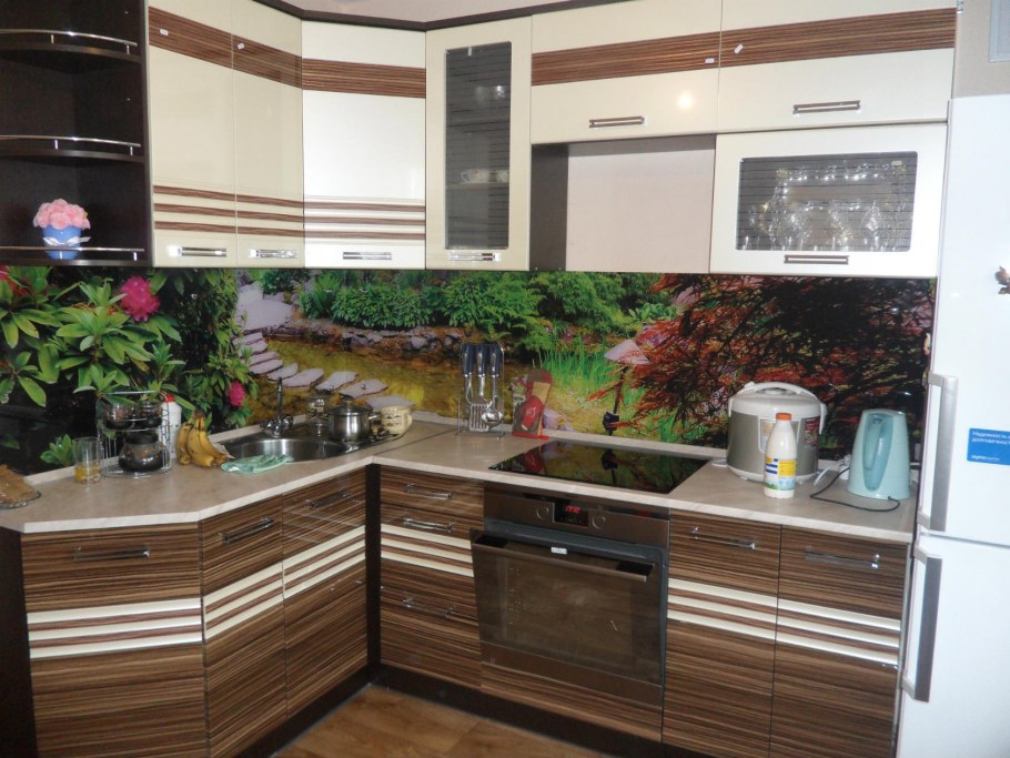 Кухни в бело коричневом цвете