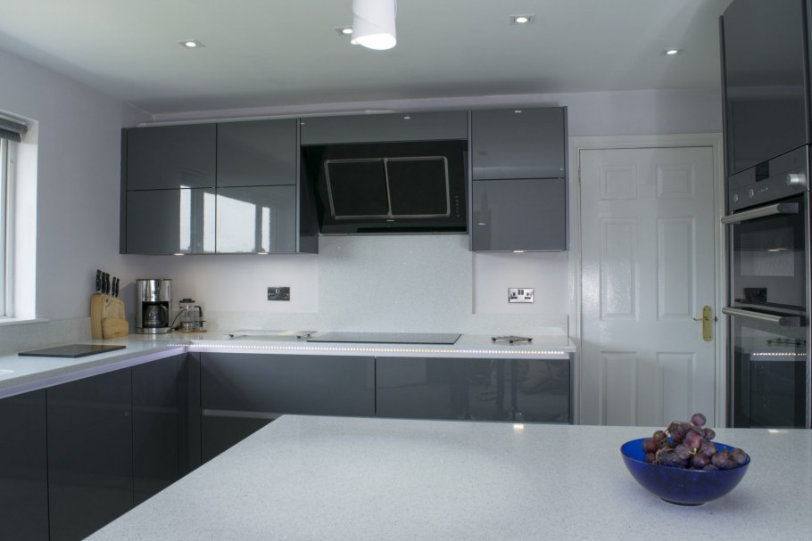 Серый шторм матовый кухня