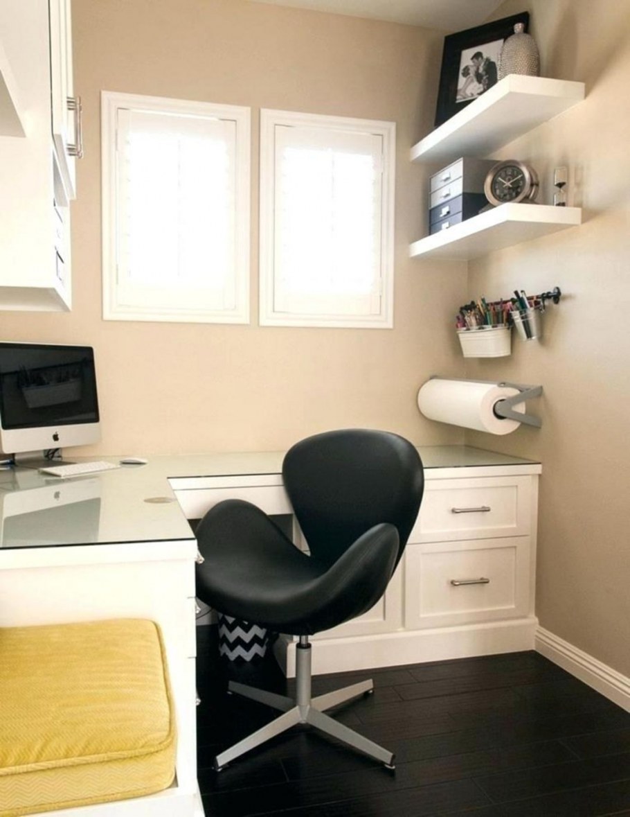 Маленький рабочий кабинет