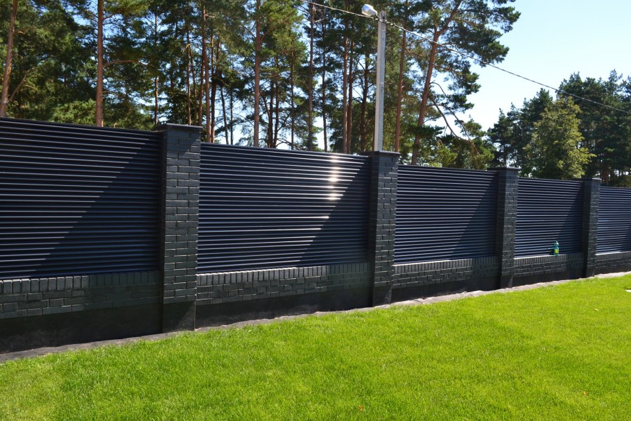 Забор деревянный штакетник