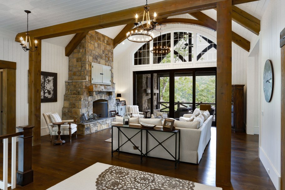 Кухня гостиная с зоной барбекю