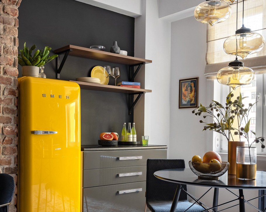 Кухня лофт яркая