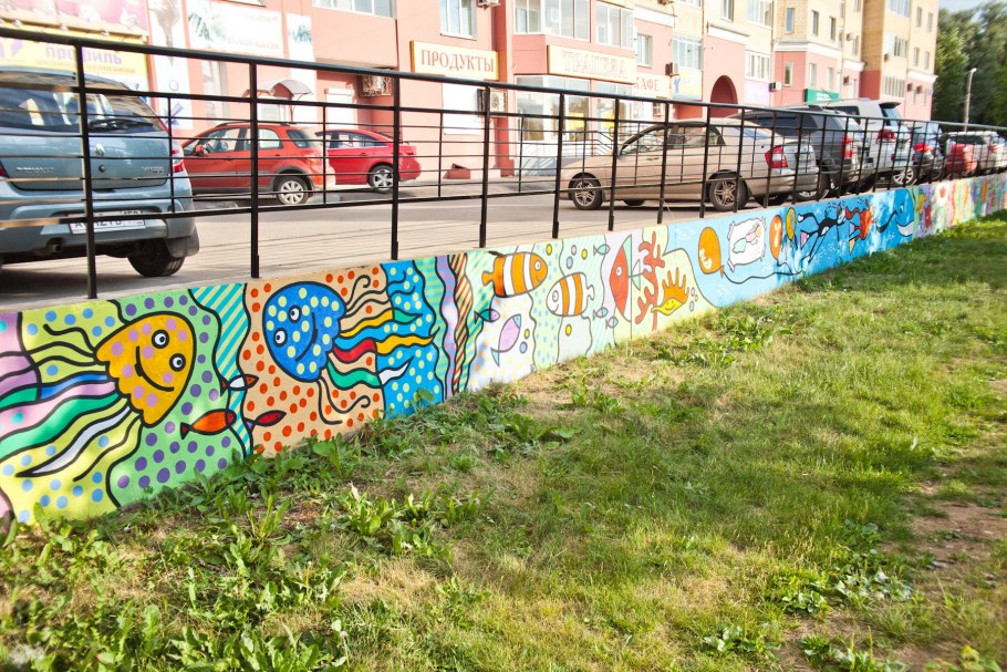 Разрисовать забор длинный