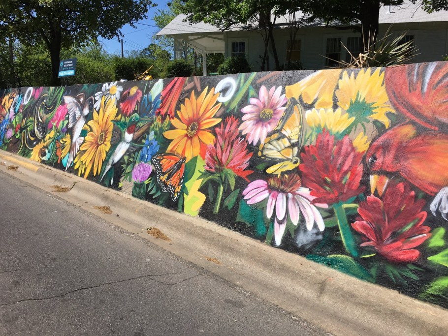 Разрисованный забор