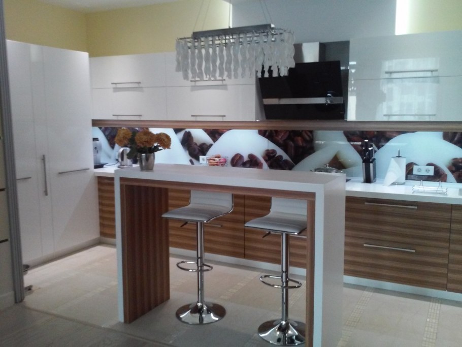 Многоуровневая барная стойка