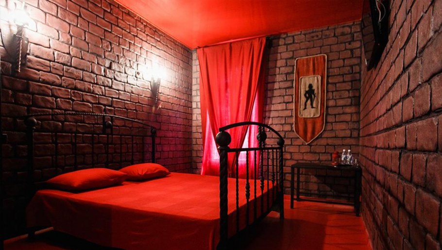 Красная спальня в стиле бдсм