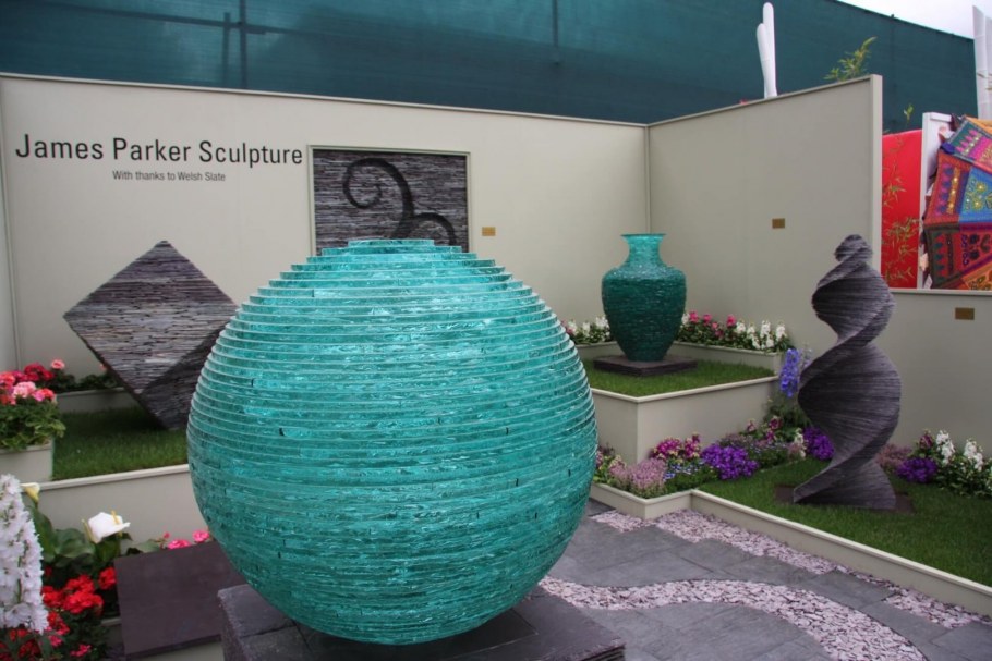 Резиноголовый Дуглас инсталляция