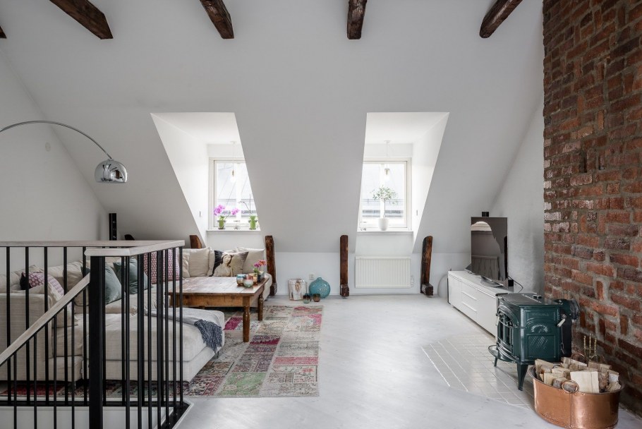 Мансарда с высоким потолком